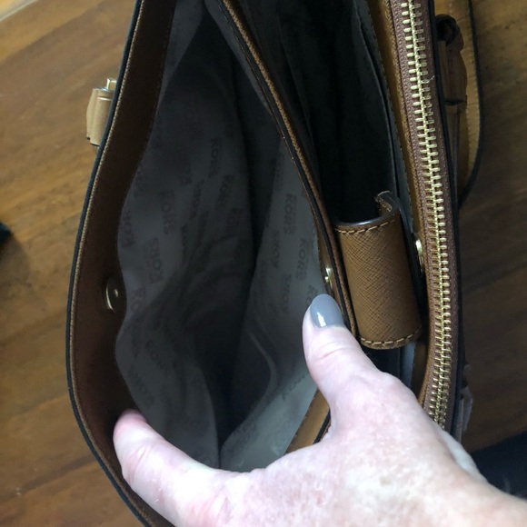 Michael Kors beige purse - Picture 6 of 10